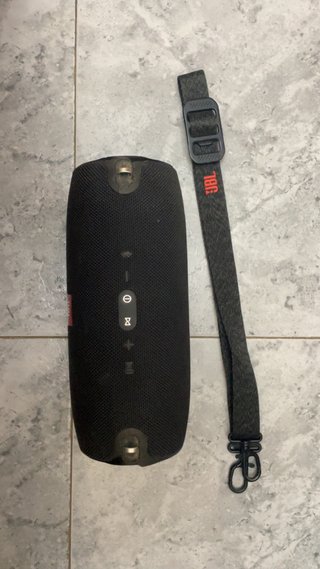 Altavoz JBL Negro con Correa