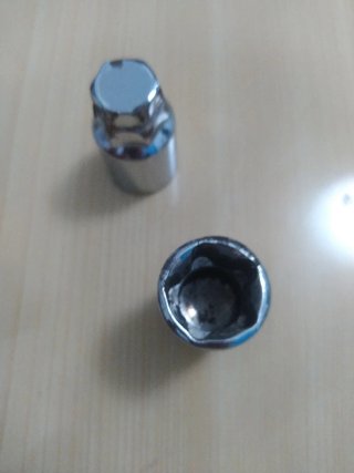 Tornillos antirrobo para ruedas