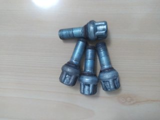 Tornillos antirrobo para ruedas
