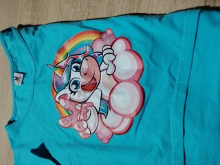 Camiseta ARTA unicornio arcoíris,