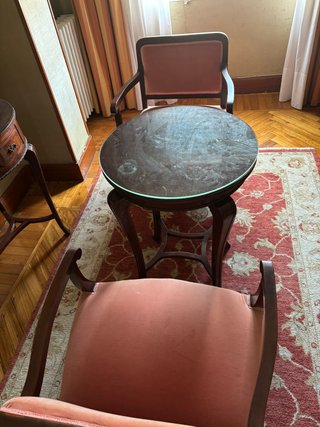 Conjunto mesita auxiliar redonda + 2 sillones tapi