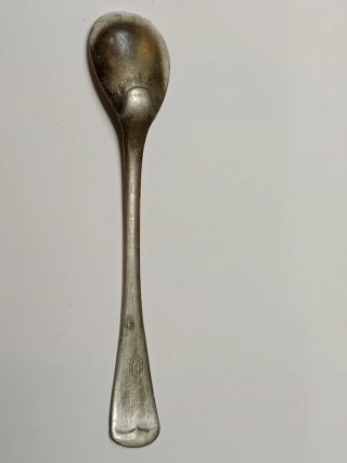Cucharilla de cafe antigua de metal plateado