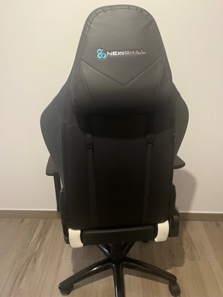 Silla Gaming Newskill Negra y Blanca