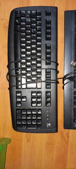 2 Teclados USB Logitech y Lenovo Negros