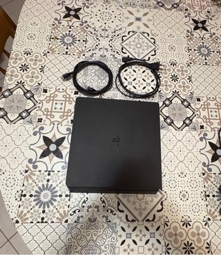 PS4 Slim Nera + 5 Giochi + 2 Controller