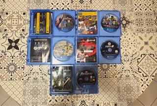 PS4 Slim Nera + 5 Giochi + 2 Controller