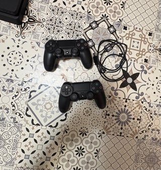 PS4 Slim Nera + 5 Giochi + 2 Controller