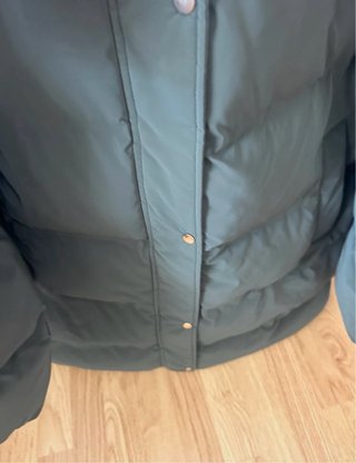 Plumífero Zara verde con capucha