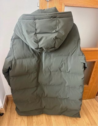 Plumífero Zara verde con capucha