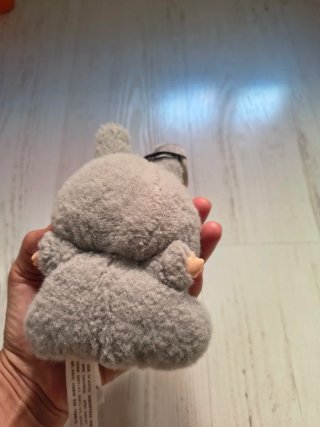 Labubu peluche gris