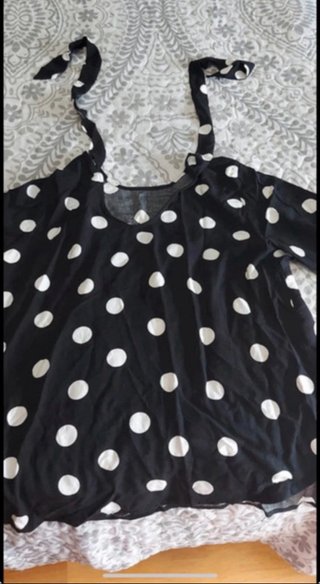 Blusa lunares blanco y negro con lazada
