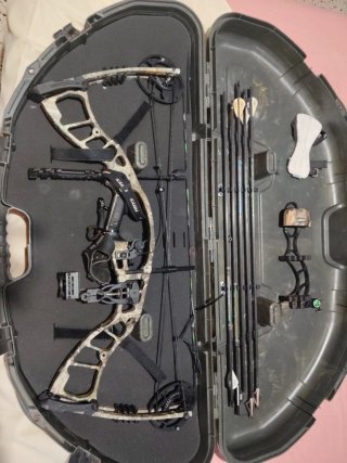 Arco de poleas Hoyt camuflaje