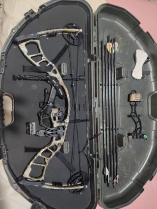 Arco de poleas Hoyt camuflaje
