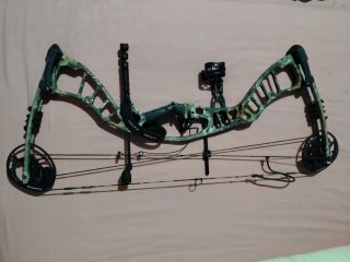 Arco de poleas Hoyt camuflaje