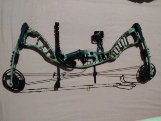 Arco de poleas Hoyt camuflaje