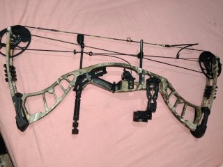 Arco de poleas Hoyt camuflaje