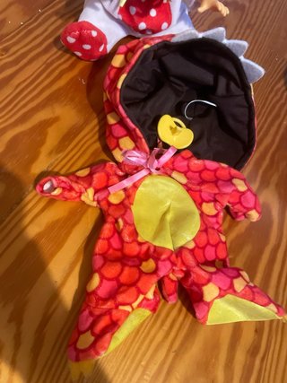 Bebé Llorón con 2 trajes