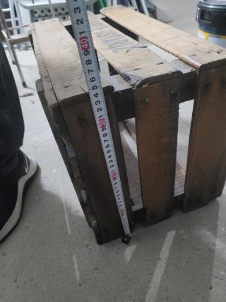 Cajas de madera rústica tintadas sin lijar.
