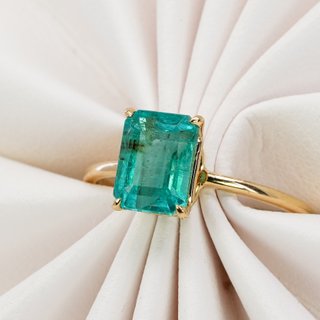 Anillo Oro 18K Esmeralda Natural 1,9ct