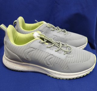 Nuove scarpe sportive 39