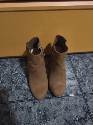 Botines cuña ante marrones