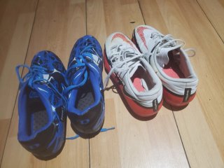 Zapatillas de fútbol negras y azules