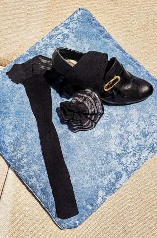 Scarpe col tacco nere con fibbia dorata