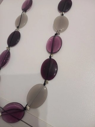 Collar largo óvalos gris y morado