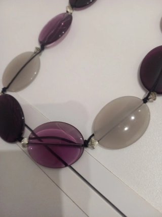 Collar largo óvalos gris y morado