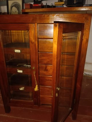 Mueble Cajonera Madera y Cristal