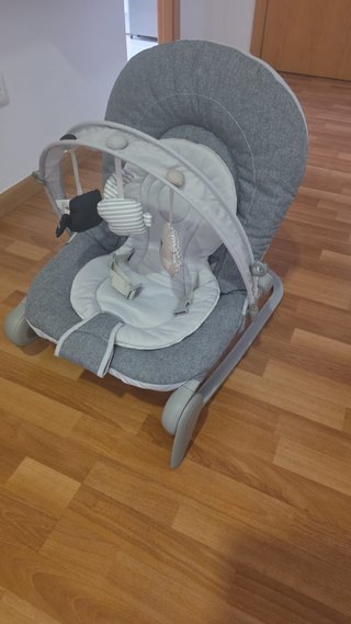Mecedora bebé gris