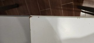 Mesa de cocina blanca y gris