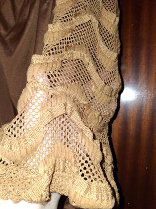 Blusa cuello bardot con manga larga encaje marrón