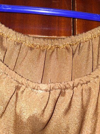Blusa cuello bardot con manga larga encaje marrón