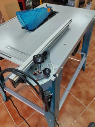 Sierra de mesa Makita 2712
