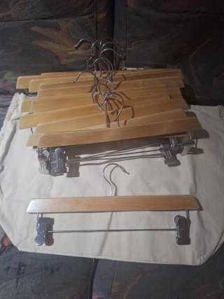 Lote 13 Perchas Madera y Metal