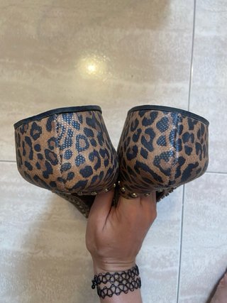 Zapatos de plataforma con estampado de leopardo