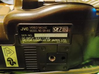Cargador JVC GR-A1.     Video cámara JVC GR-A1
