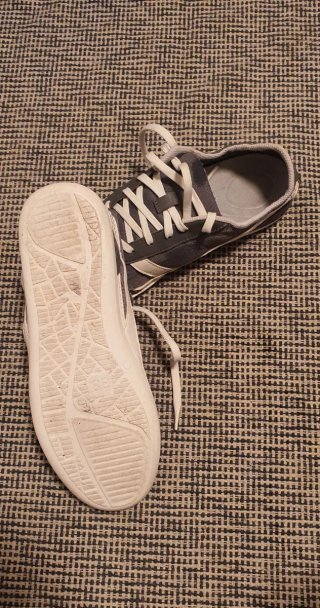 Zapatillas deportivas Newfeet  grises y blancas