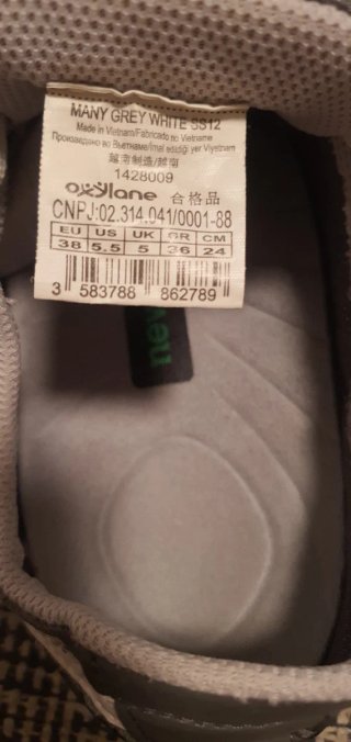 Zapatillas deportivas Newfeet  grises y blancas