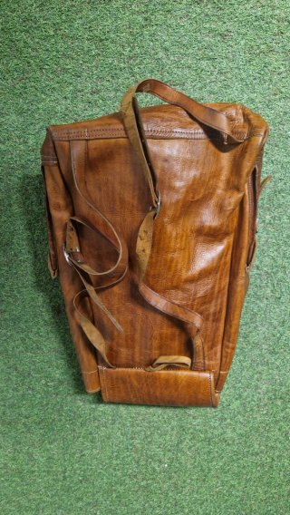 Mochila de cuero marrón