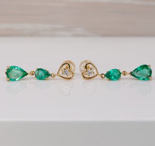 Pendientes Oro 14K Corazón Esmeralda Diamante