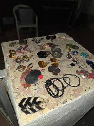 Bisutería variada: collares y pulseras