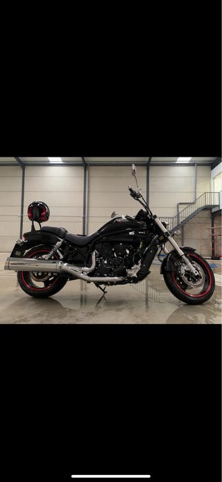 Moto Custom Negra