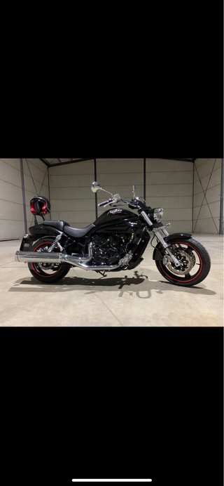 Moto Custom Negra