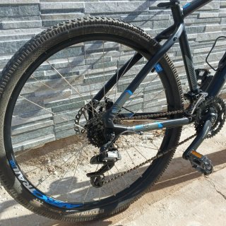 Bicicleta de montaña negra