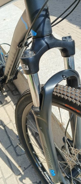 Bicicleta de montaña negra