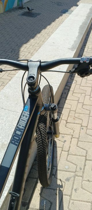 Bicicleta de montaña negra