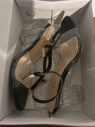 Zapatos de tacón transparentes negros