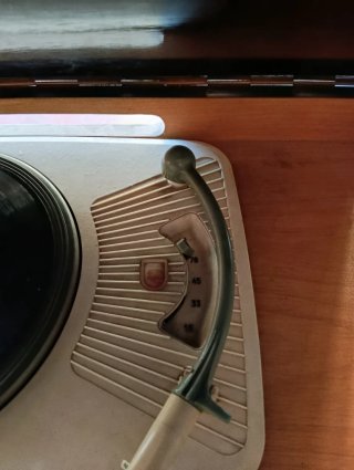 Radio Tocadiscos Antiguo